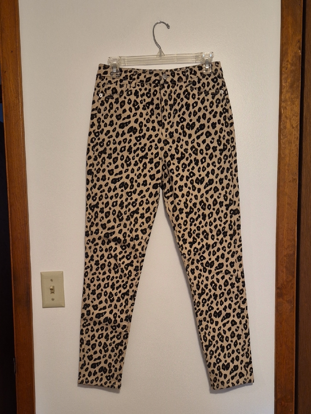 NWOT Urban Bias Beige and Black Leopard Print Skinny Jeans SZ 10
